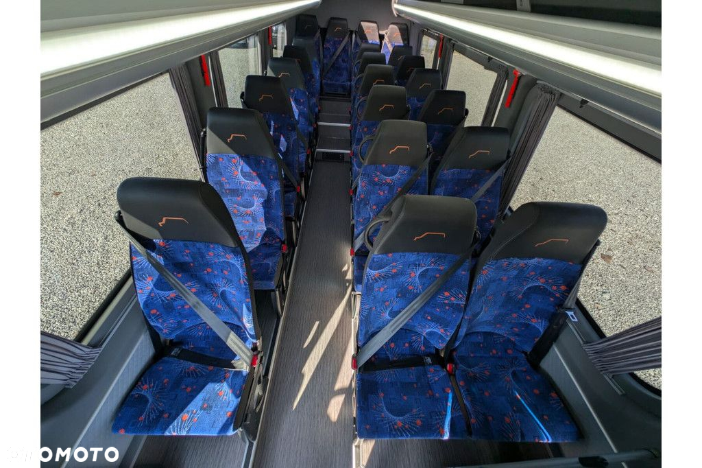 Mercedes-Benz Sprinter 517 - 18