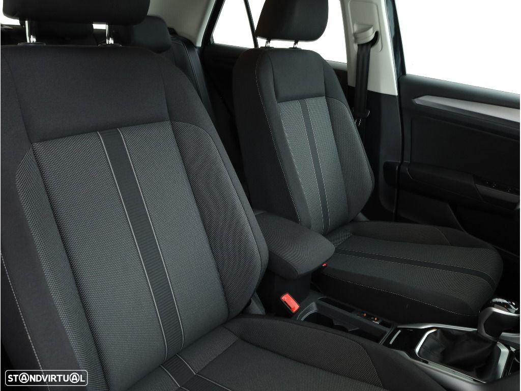 VW T-Roc 1.5 TSI Urban DSG - 17