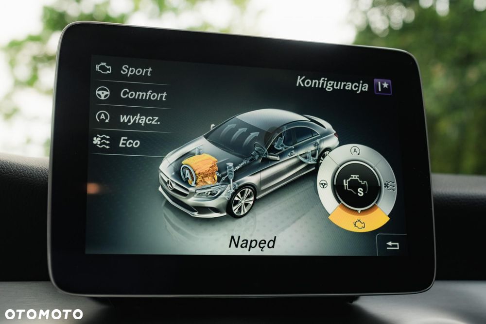 Mercedes-Benz CLA 220 4-Matic AMG Line - 22