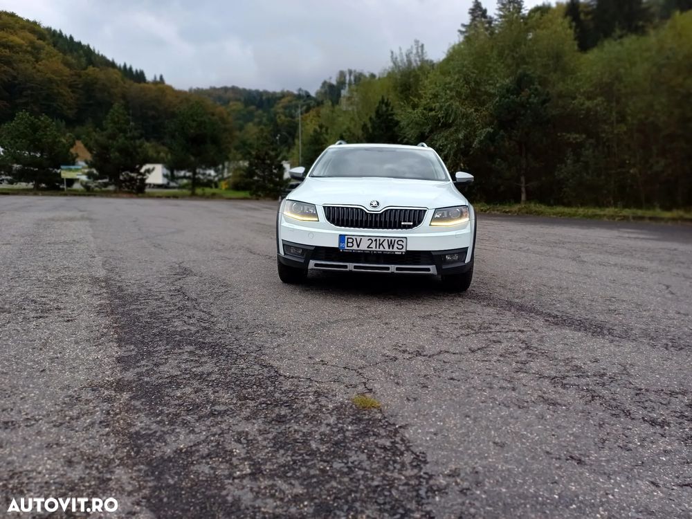 Skoda Octavia Combi Diesel 2.0 TDI 4X4 DSG Scout - 3