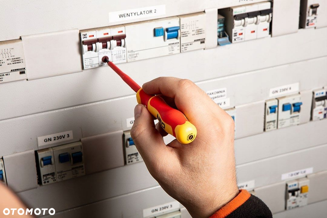 NEO ZESTAW NARZĘDZI DLA ELEKTRYKA 13 el. WALIZKA SZCZYPCE ŚRUBOKRĘTY 1000V - 8