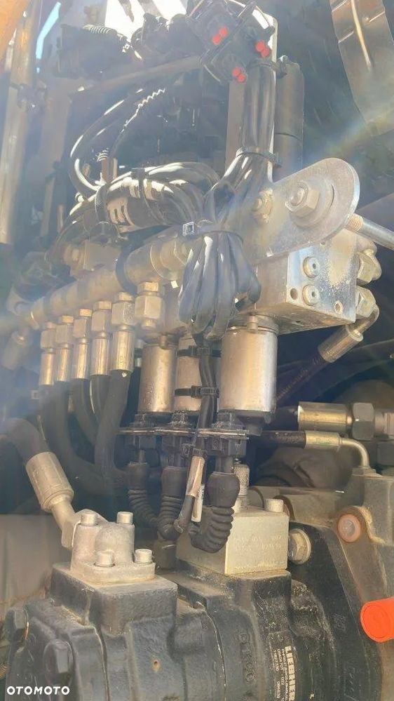 Liebherr A 913 Compact - 13