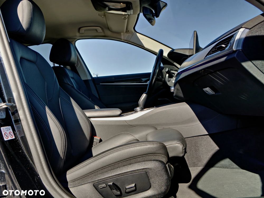 BMW Seria 5 520d Luxury Line sport - 24