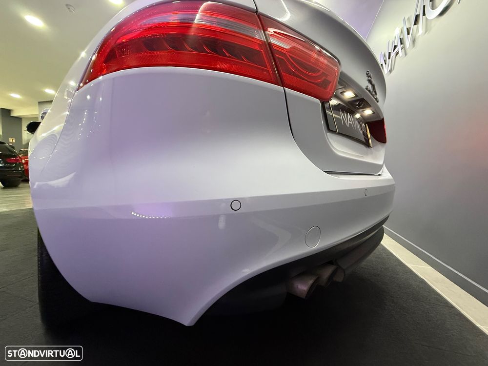 Jaguar XE 2.0 D R-Sport - 18