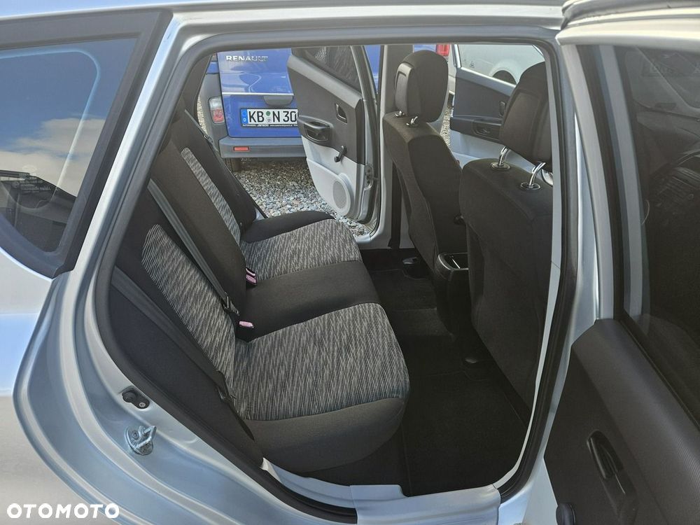 Kia Ceed - 11