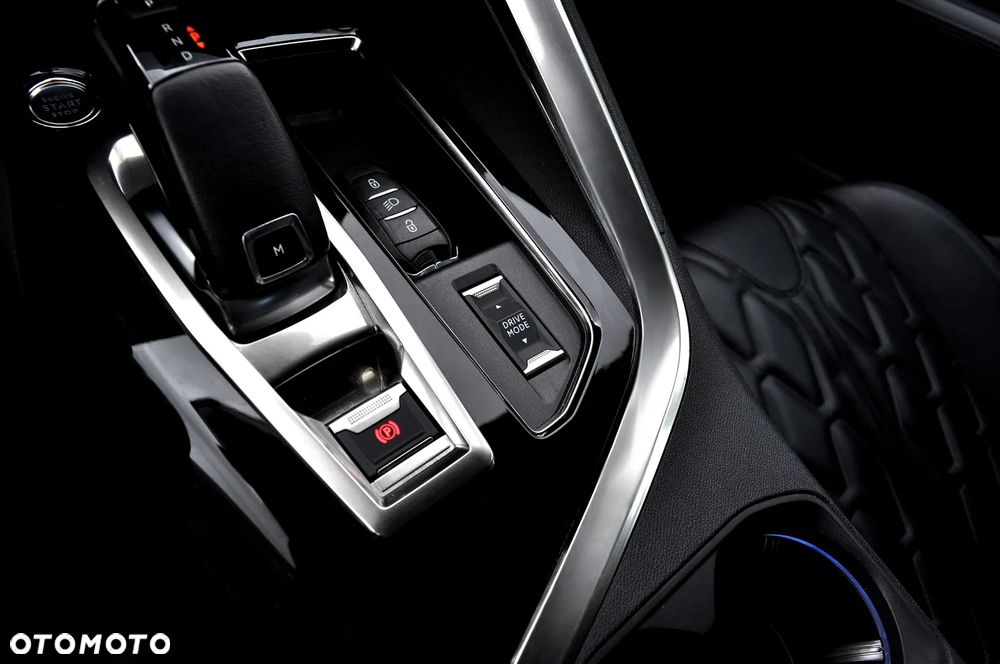 Peugeot 3008 1.2 PureTech Allure S&S EAT8 - 32