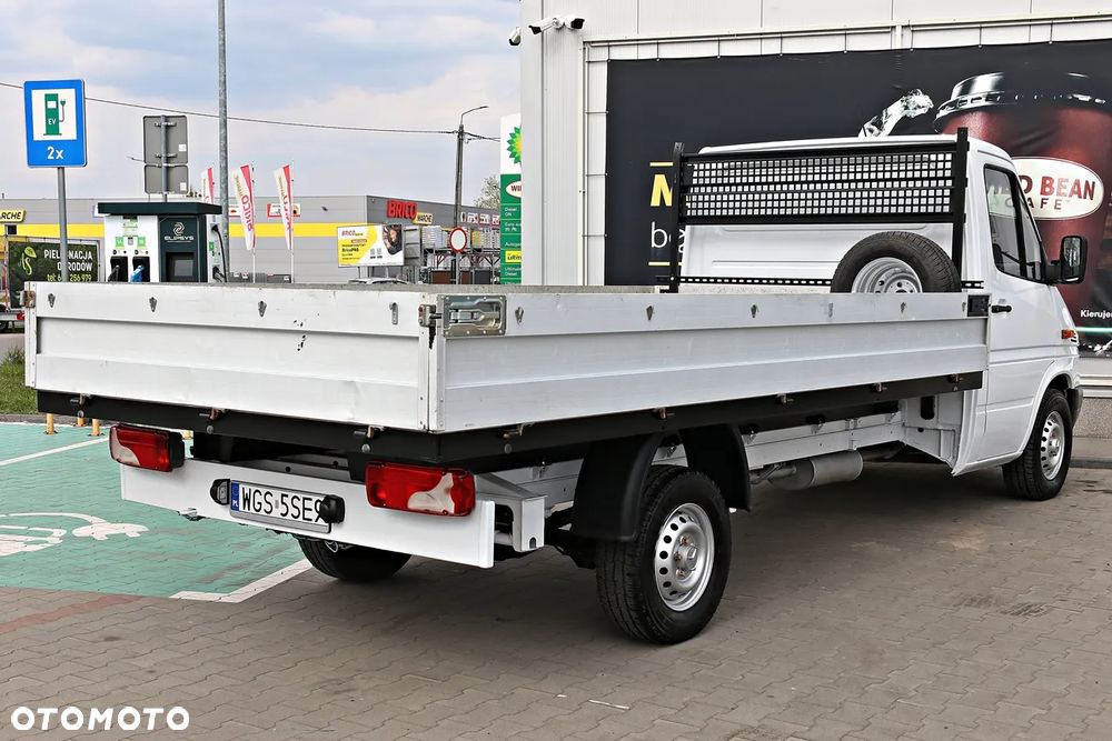 Mercedes-Benz Sprinter - 14