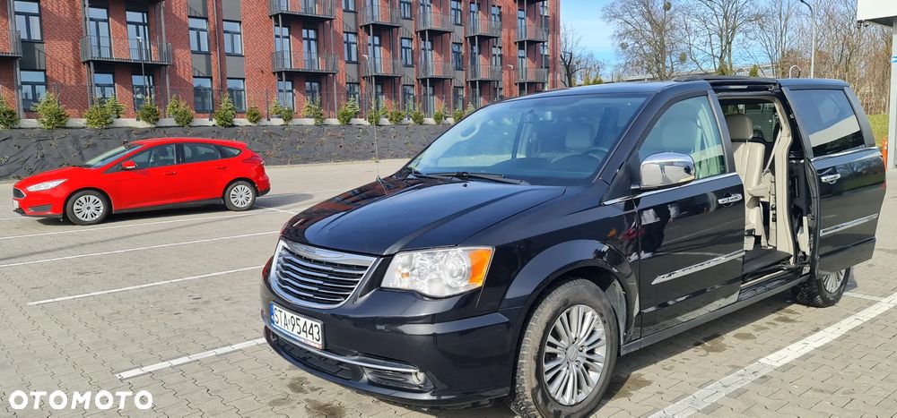 Chrysler Town & Country 3.6 Limited - 11