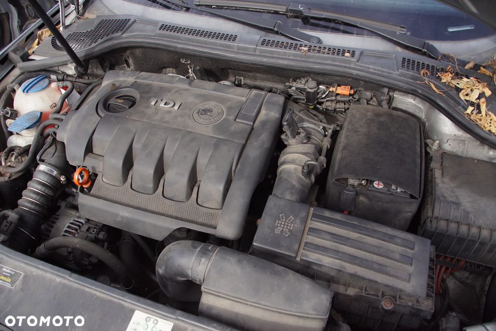 Auto na części - Skoda Superb II 2.0 TDI 140 KM BMP KXX LA7W 2009R Silnik Skrzynia Drzwi Błotnik Zderzak Lampa Lusterko Klamka Szyba Deska Kokpit Sterownik Moduł Czujnik Licznik Panel Kierownica - 19