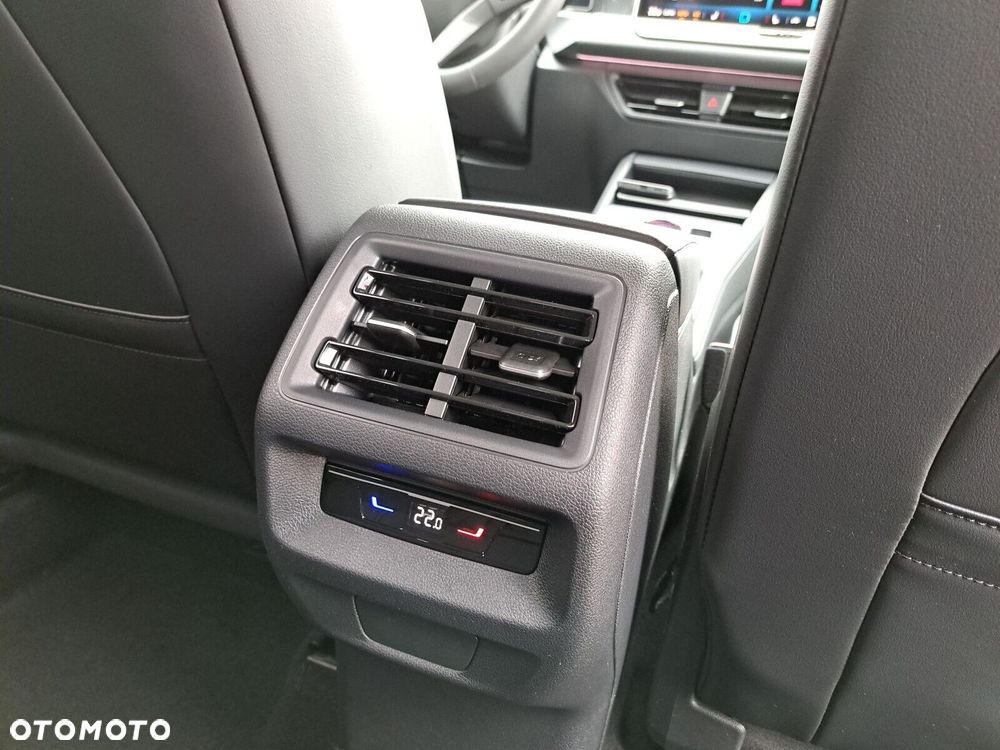 Volkswagen Tiguan - 26