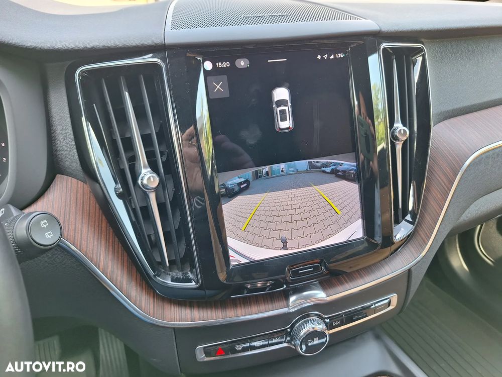 Volvo XC 60 B4 MHEV AT AWD Plus Dark - 31