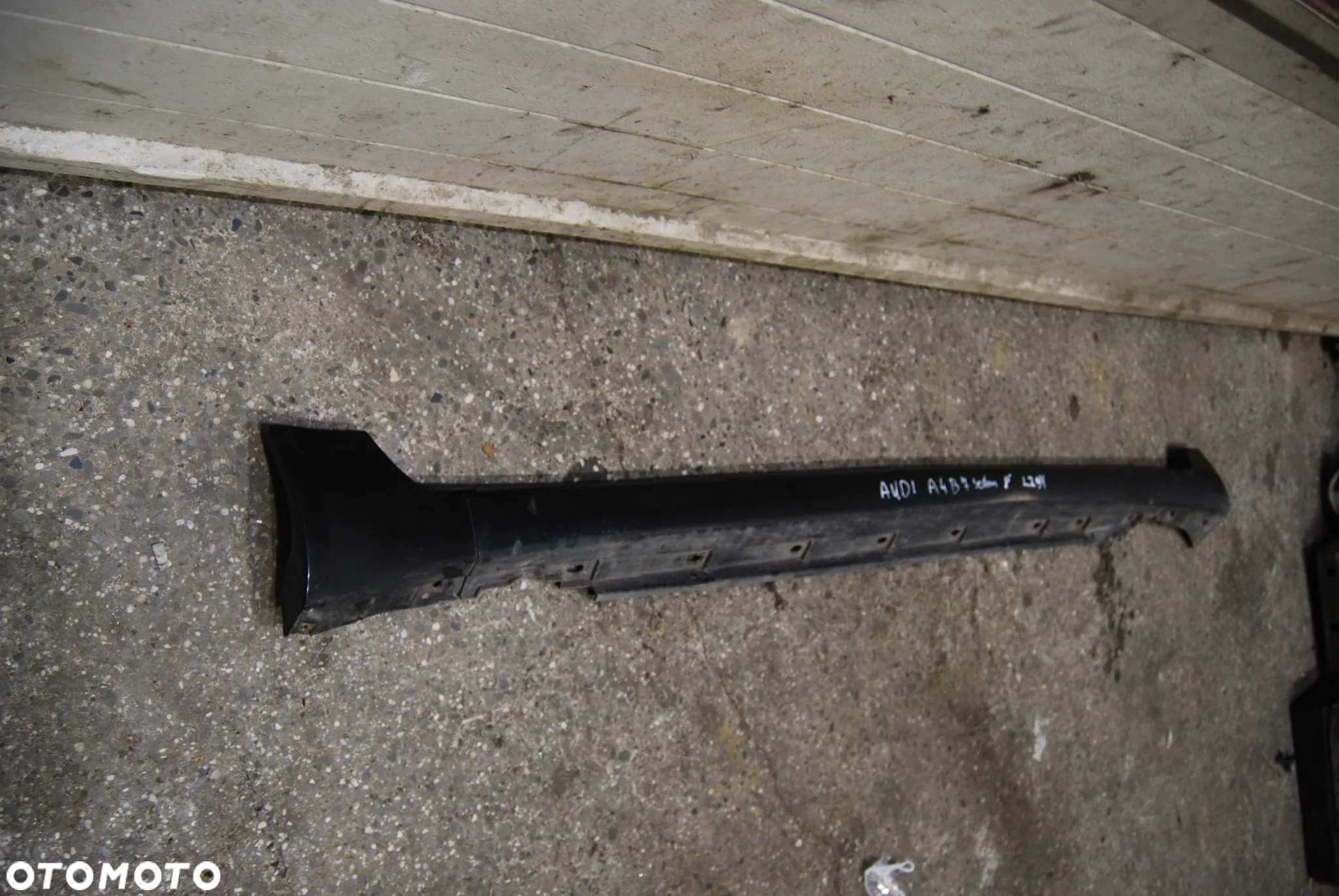 LISTWA PROGOWA PRAWA 8E0853860 AUDI A4 B7 LY7H/ LX7Z/ LY9B/ LY7W/ LZ3F - 2