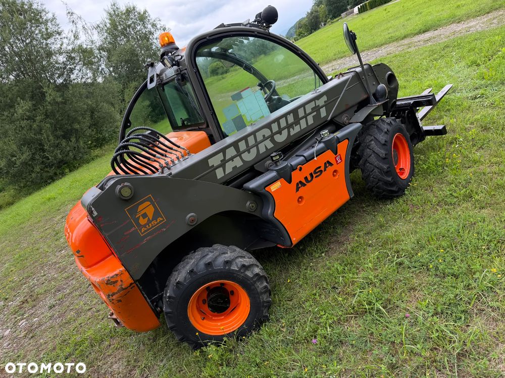 Ausa T204 H. JAPOŃSKA Ładowarka Teleskopowa 4,2 metra Wysuw. Udźwig 2,2 tony. Rozsuwanie wideł HYDRAULICZNE.  Maszyna Jak Nowa z Salonu. Pochodzi z Gospodarstwa Norweskiego! 2017rok. przebieg tylko 3800mtg. Silnik Kubota 4cylindry!  ZERO ZUŻYCIA ORYGINAŁ.  Ani Deka luzów i wycieków. Aktualna DEKRA BMWT. Bardzo mały i zgrabny sprzęt o potężnej wydajnośći. Opony Nowe! Szybka wolna jazda. 3 tryby skrętu! Pełne sterowanie z dżojstika! Wersja Norweska! Kilka dodatkowych wyjść Hydraulicznych! Jazda Hydrostatic Wielka Okazja - 29