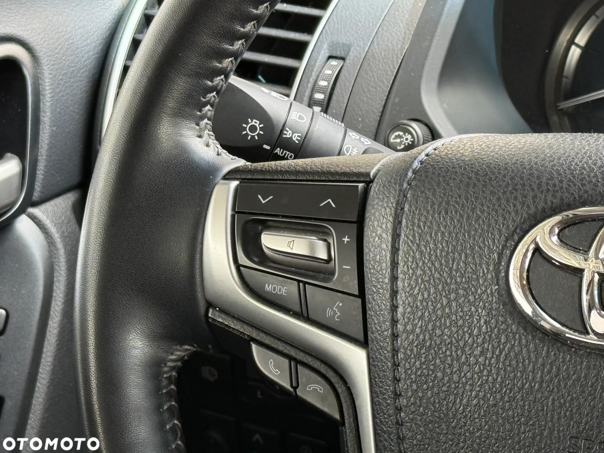 Toyota Land Cruiser LC 2.8 D-4D Prestige - 17
