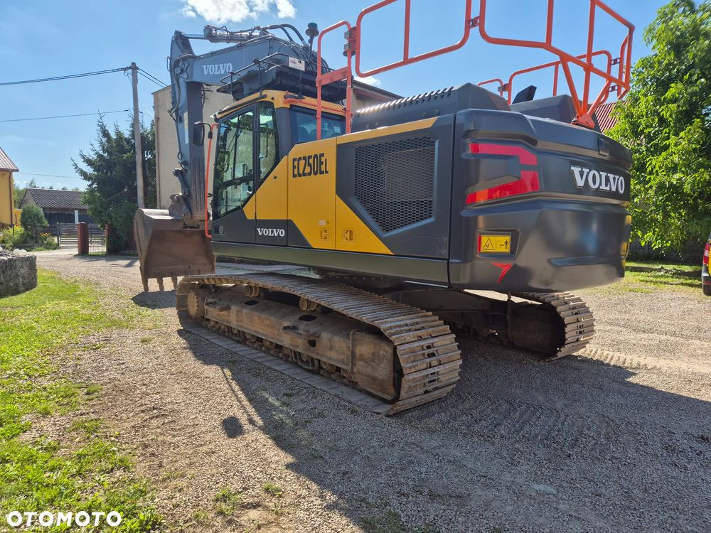 Volvo EC 250 EL - 13