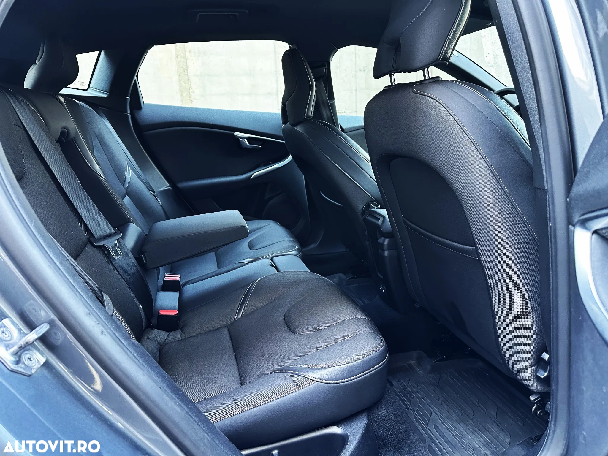 Volvo V40 D2 Aut. Momentum - 10