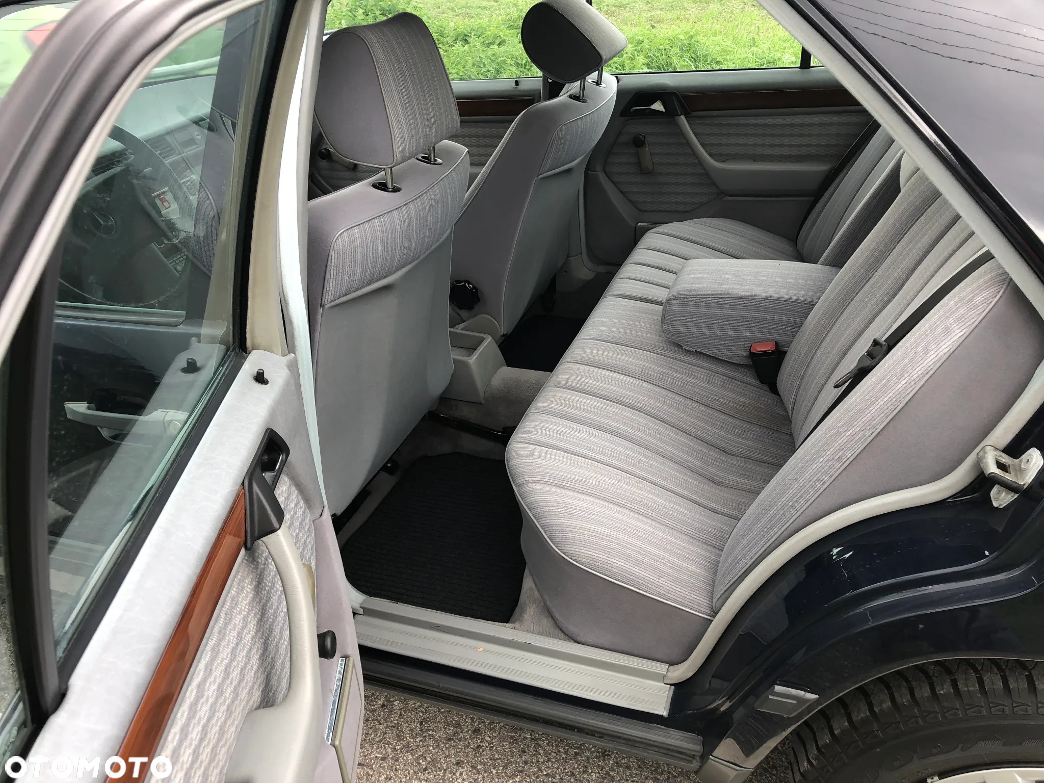 Mercedes-Benz W124 (1984-1993) - 21