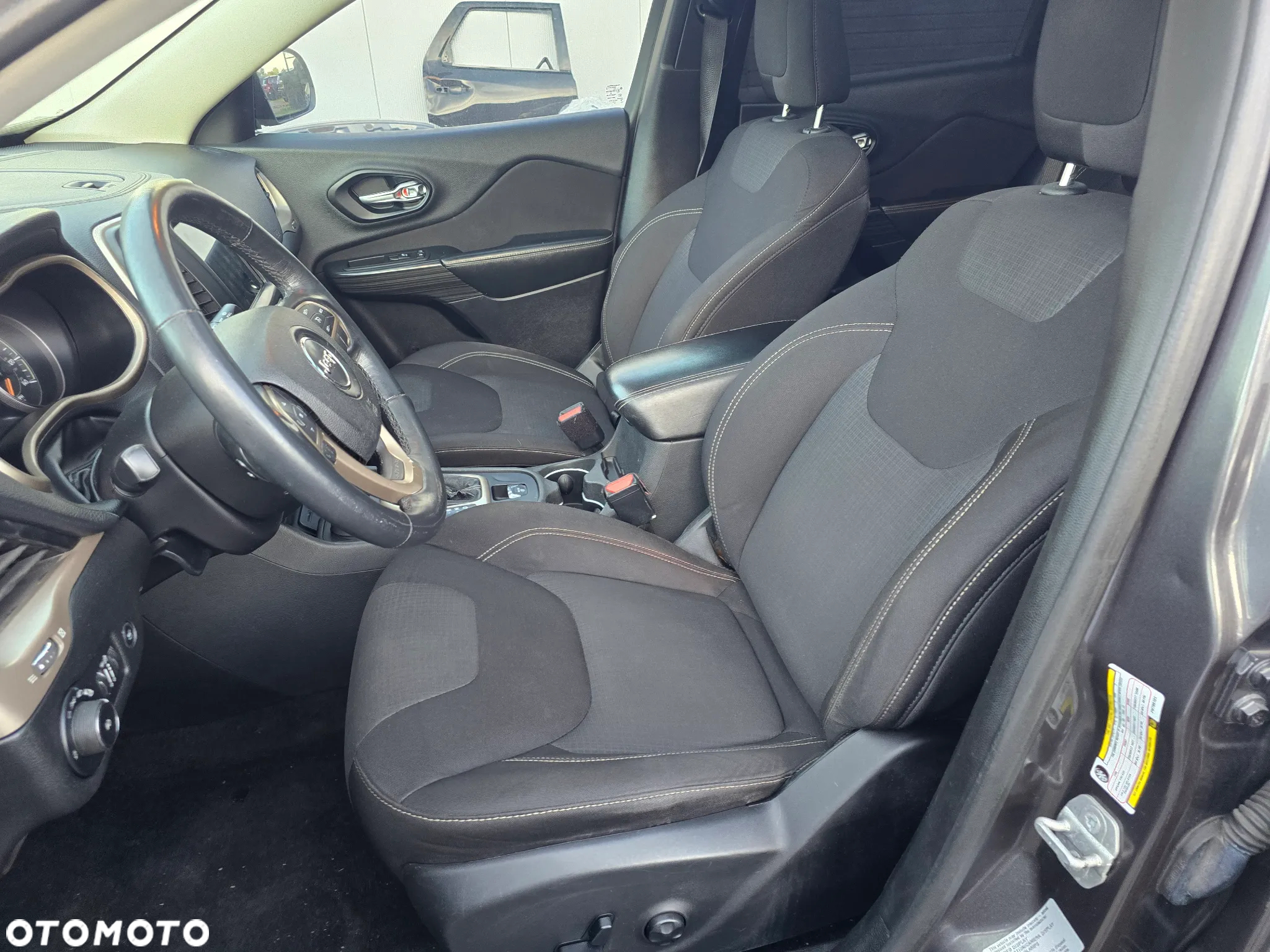 Jeep Cherokee - 12