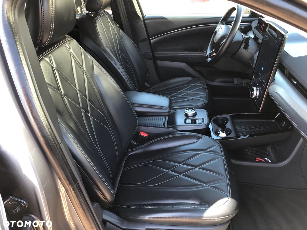 Ford Mustang Mach-E - 13