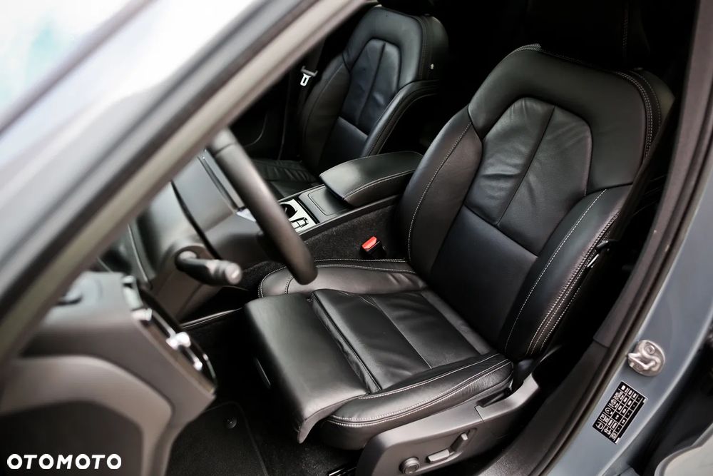 Volvo XC 40 B4 AWD Plus Bright - 25