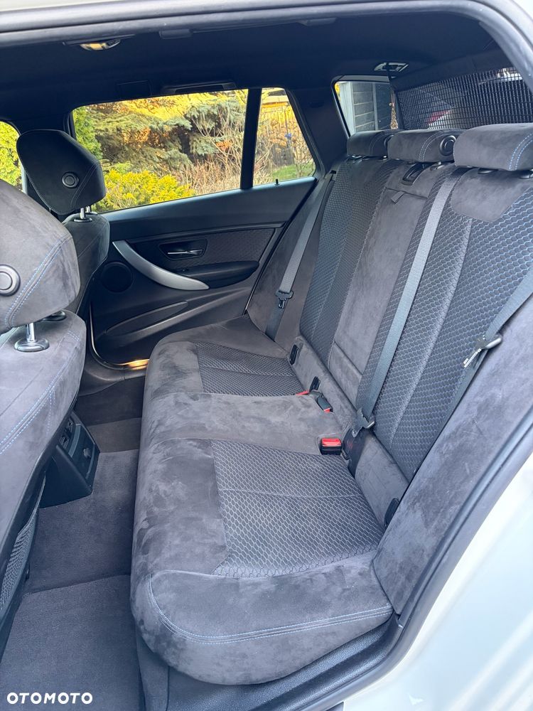 BMW Seria 3 320d xDrive - 25