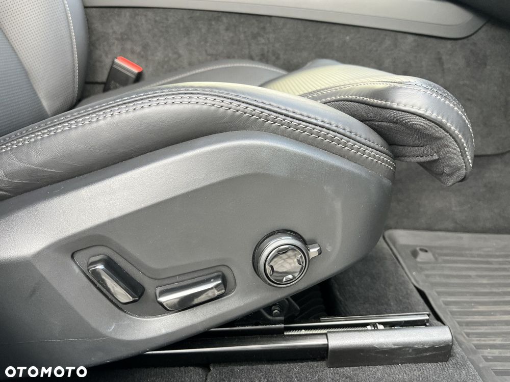 Volvo XC 60 - 30