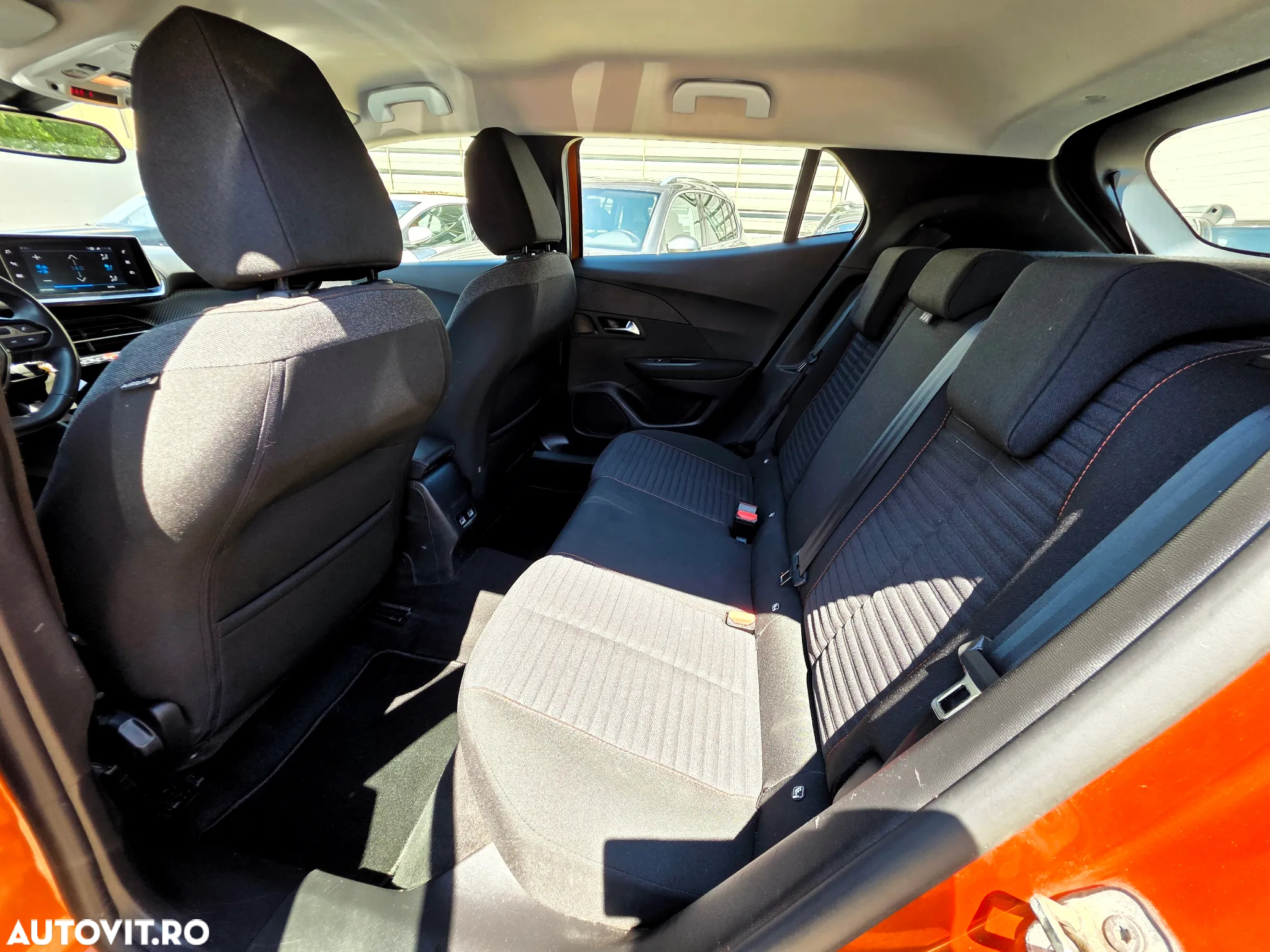 Peugeot 2008 PureTech 130 EAT8 Allure - 17