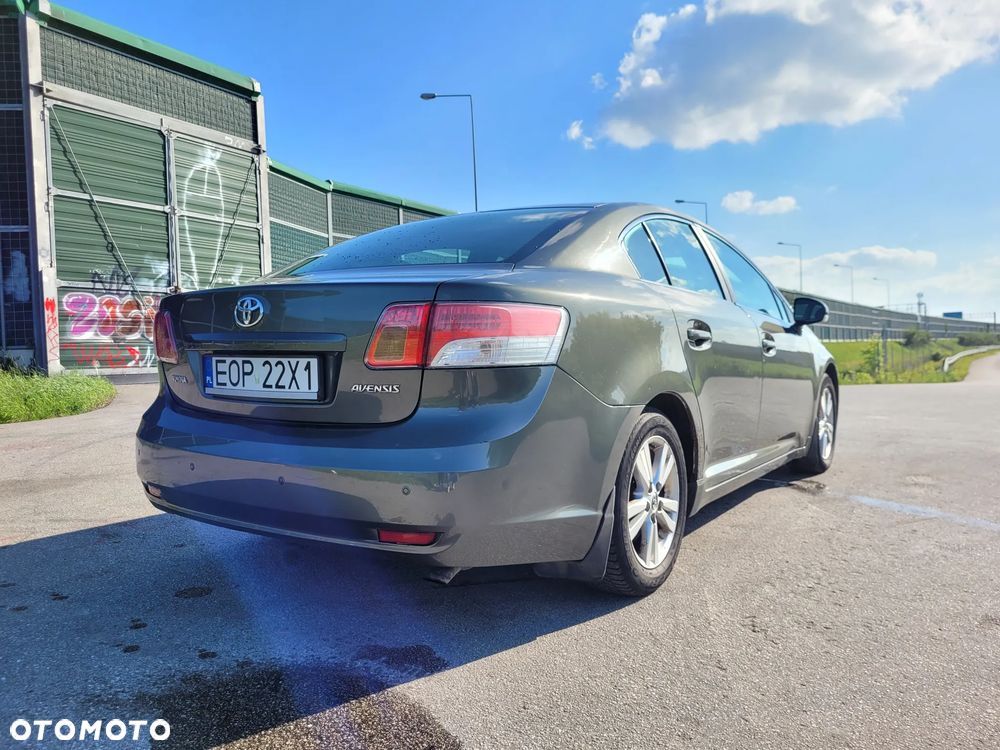 Toyota Avensis - 8