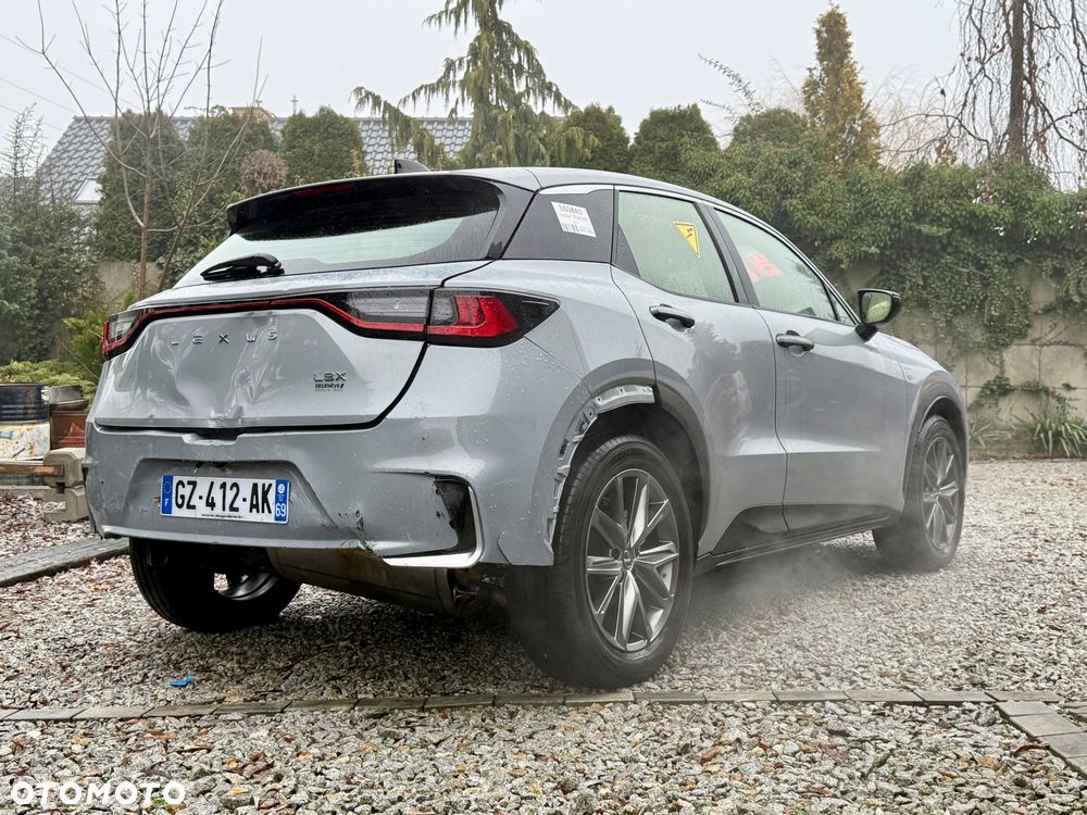 Lexus LBX FWD Emotion - 9