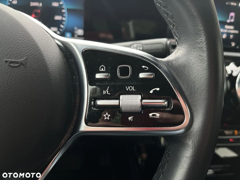Mercedes-Benz CLA 180 7G-DCT - 16