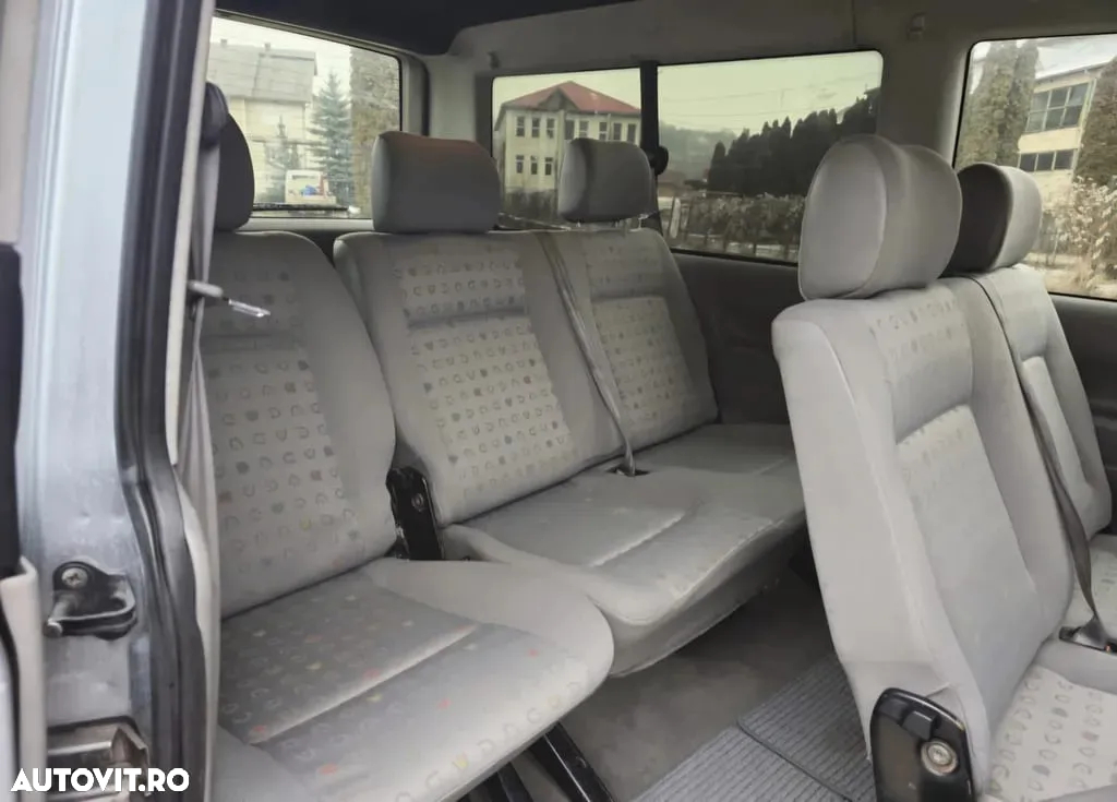 Volkswagen Caravelle - 17