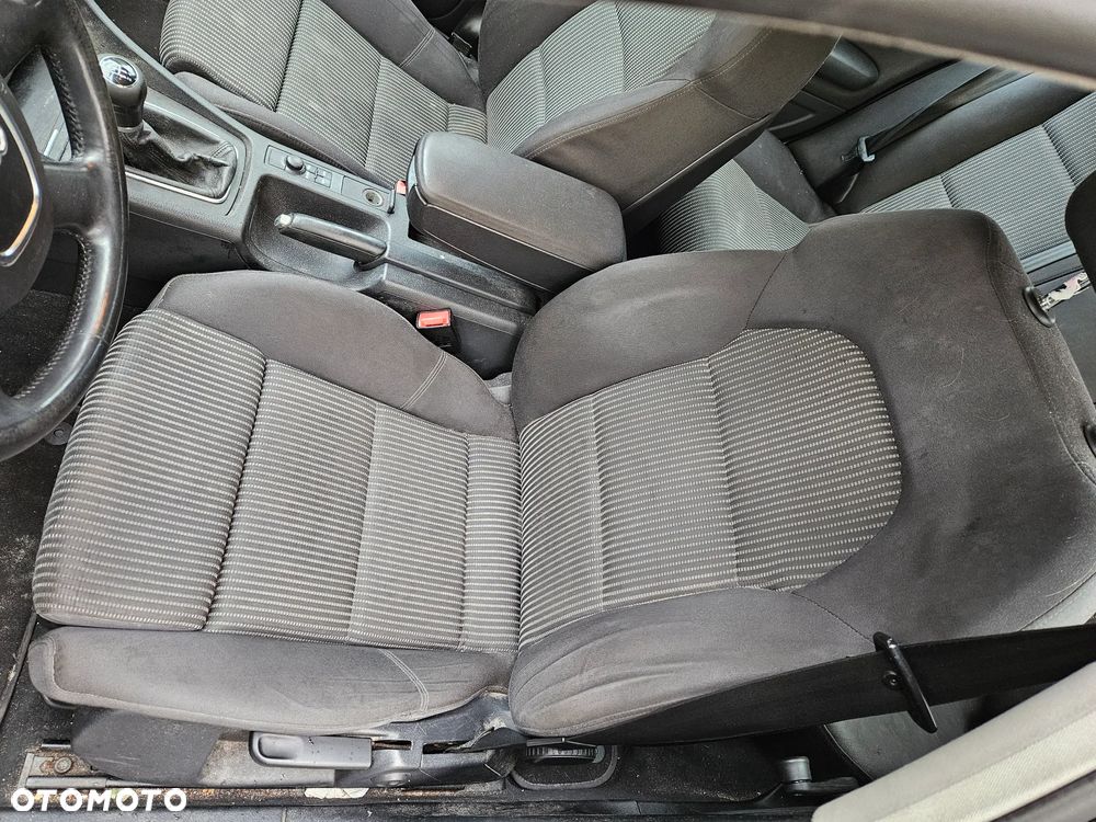 Audi A4 B7  fotel przód przedni prawy - 5