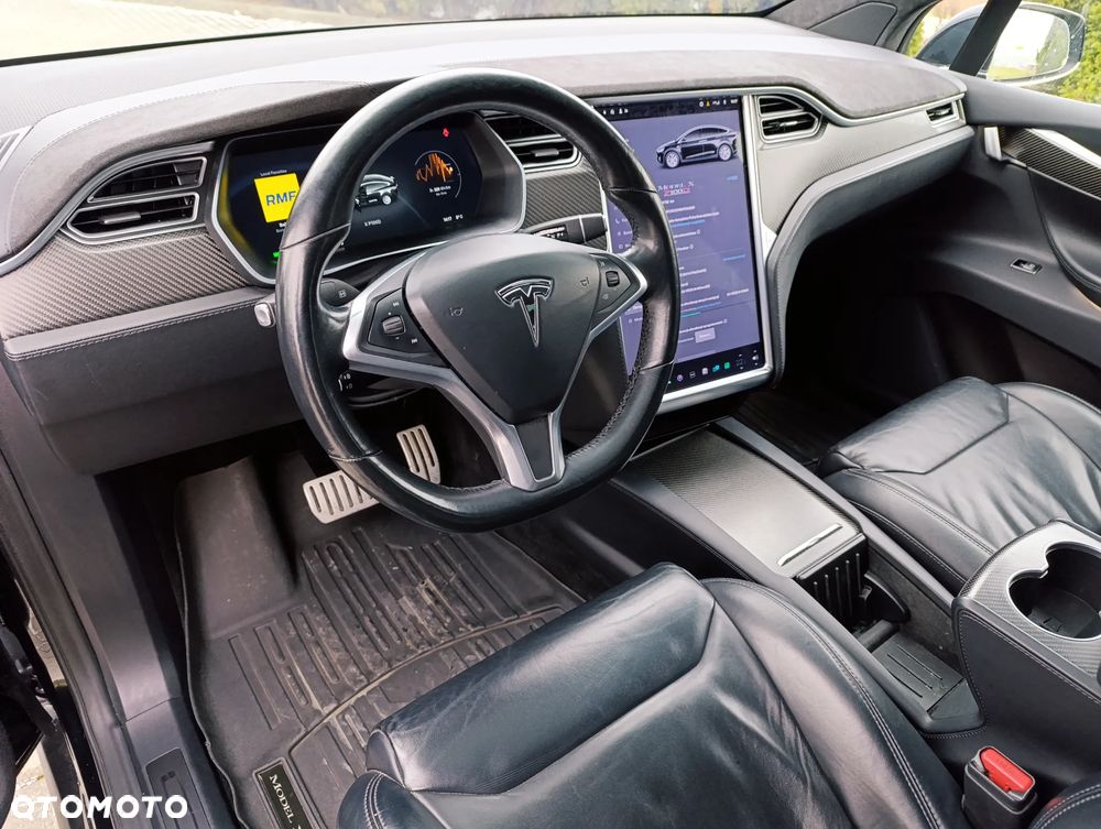 Tesla Model X - 3
