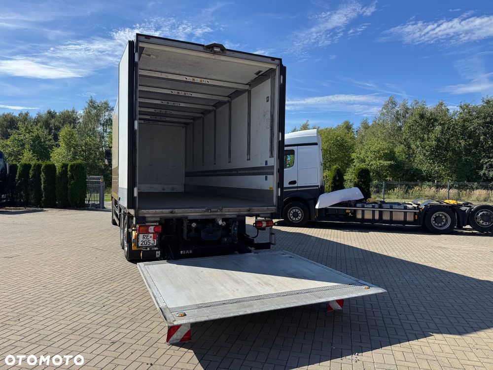 Mercedes-Benz ACTROS 2548 Izoterma Schmitz 7.45m Winda 2T - 17