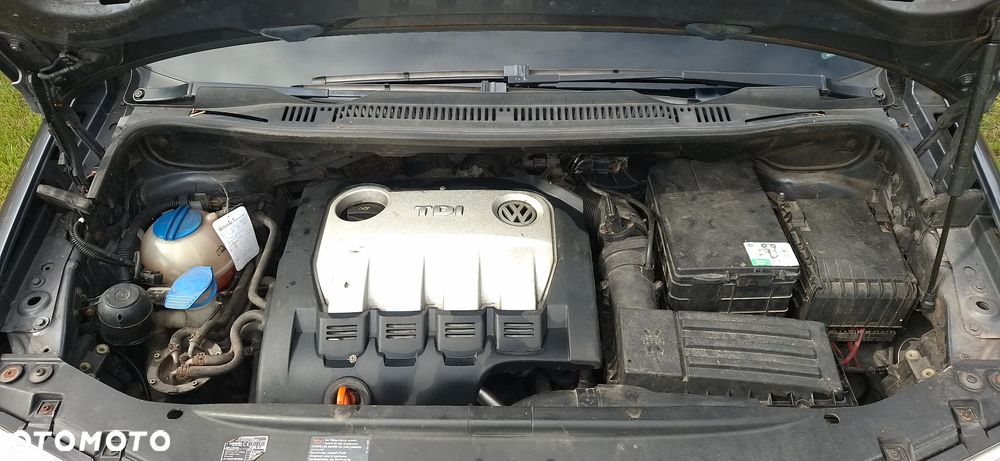 Volkswagen Touran 2.0 TDI DPF Trendline - 11