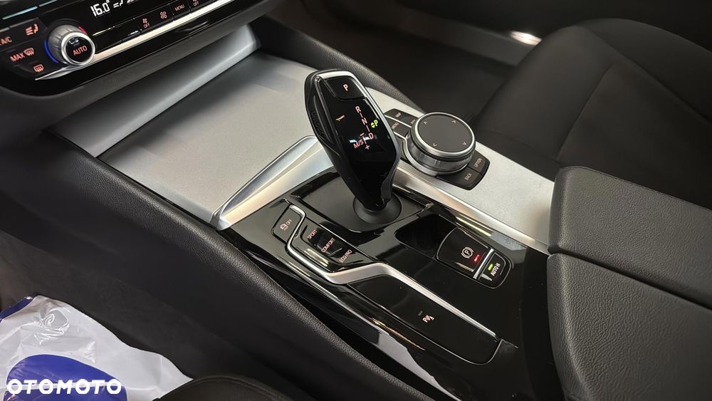 BMW Seria 5 520d mHEV - 16