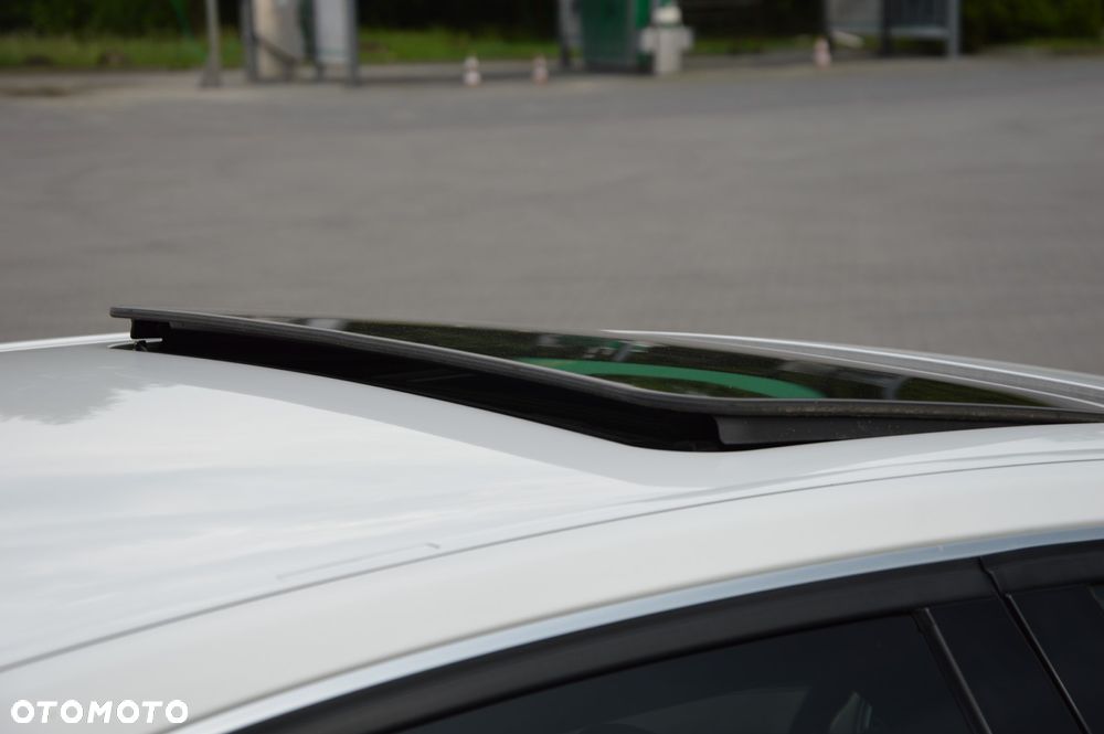 Mercedes-Benz Klasa E 200 7G-TRONIC Elegance - 39