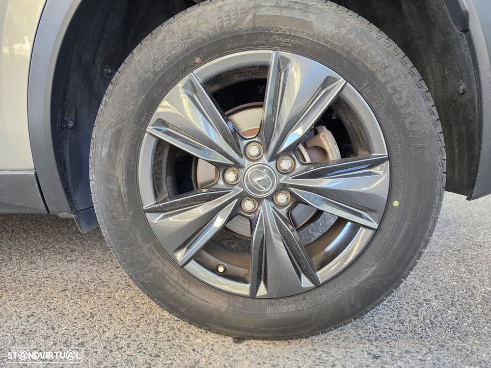 Lexus UX 250h Premium - 10