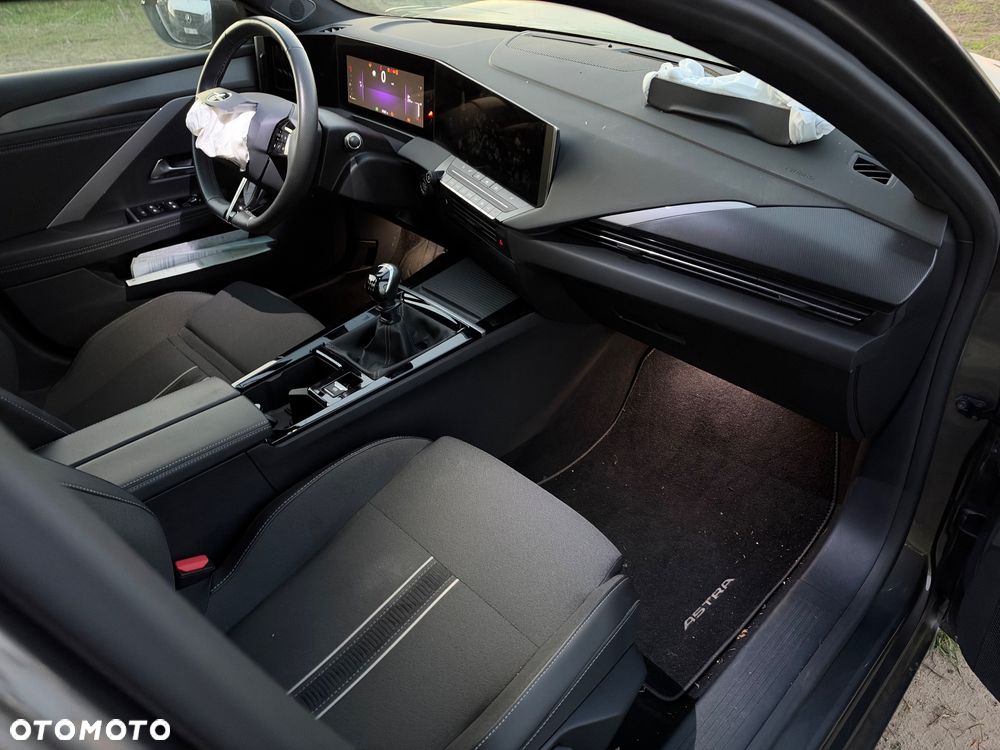 Opel Astra 1.2 Turbo GS - 10