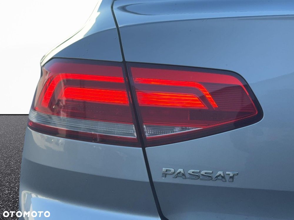 Volkswagen Passat - 12