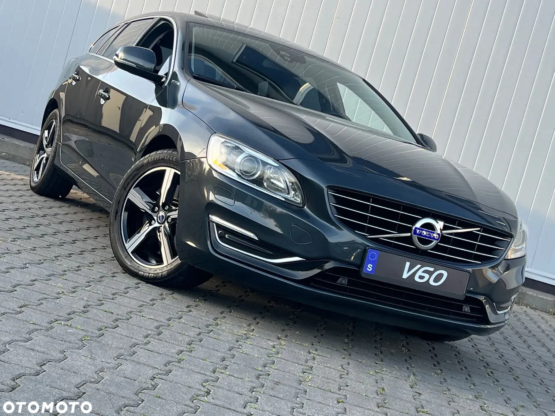 Volvo V60 D6 AWD Plug-in Hybrid Summum - 13