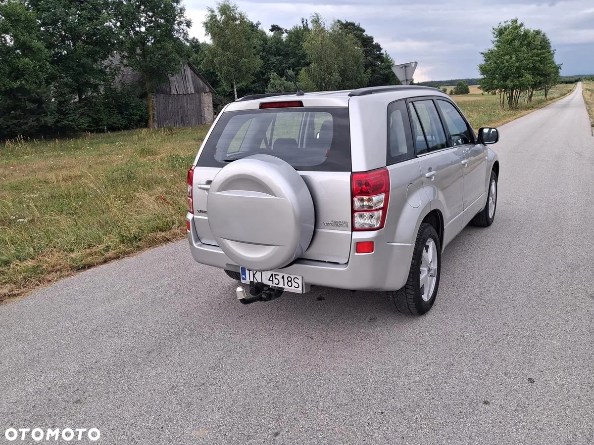 Suzuki Grand Vitara 2.0 Comfort + - 12