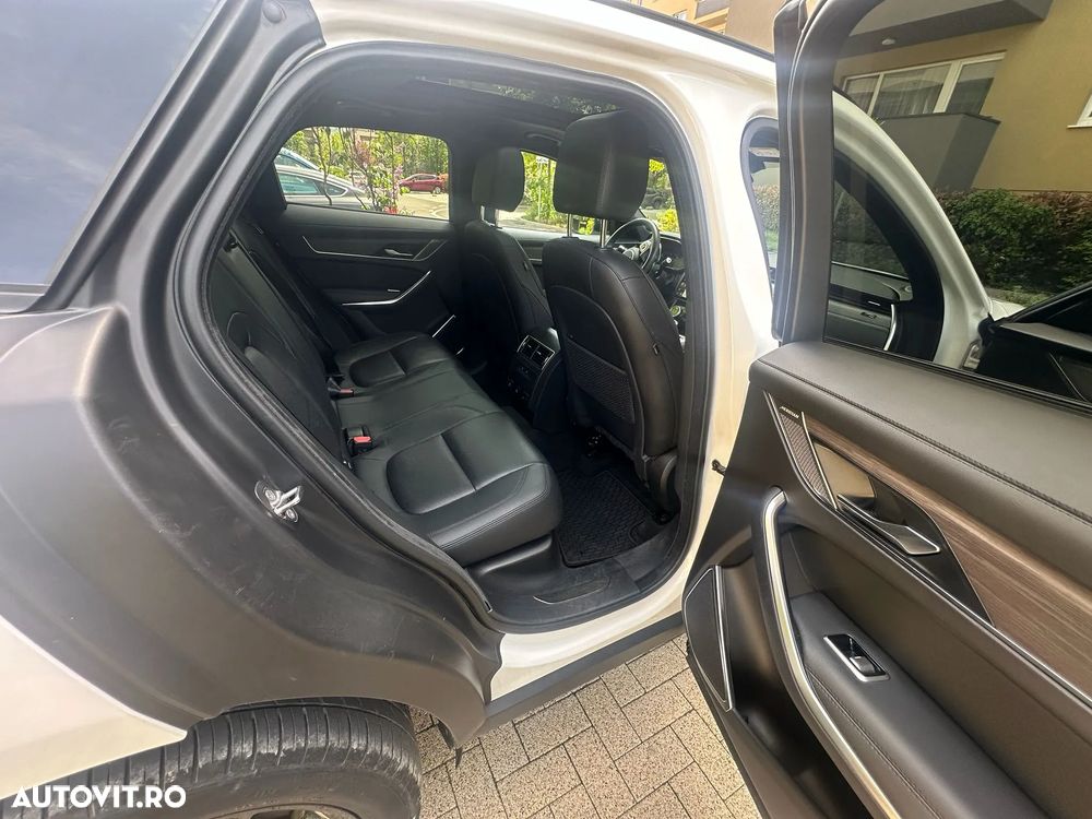 Jaguar F-Pace D200 AWD SE - 31