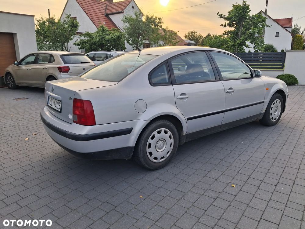 Volkswagen Passat - 4