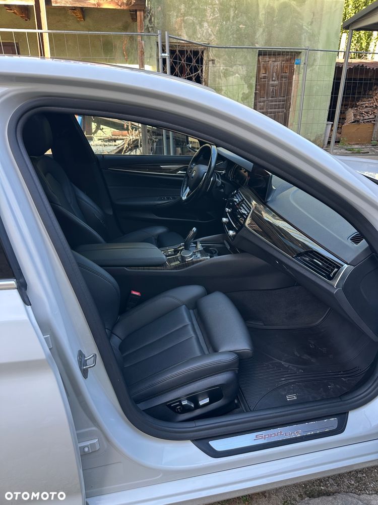BMW Seria 5 530i xDrive Sport Line - 12