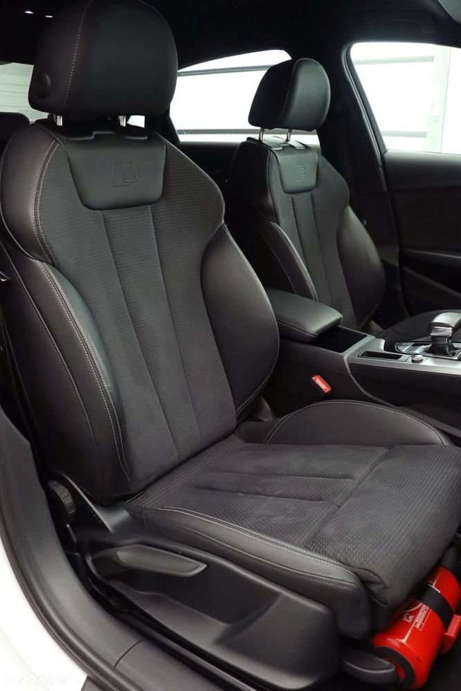 Audi A4 Limousine - 13