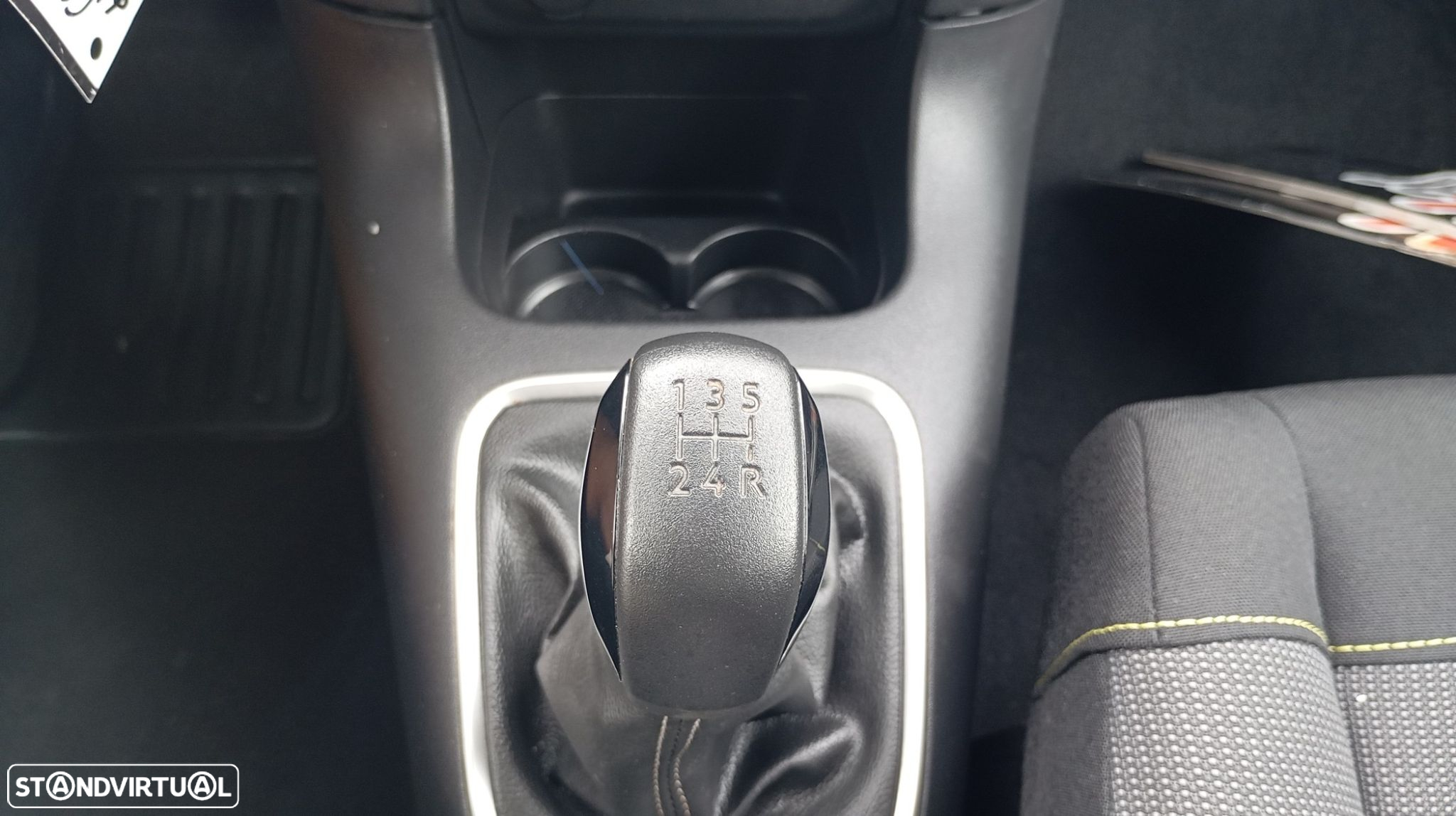 Citroën C3 1.2 PureTech Shine - 28
