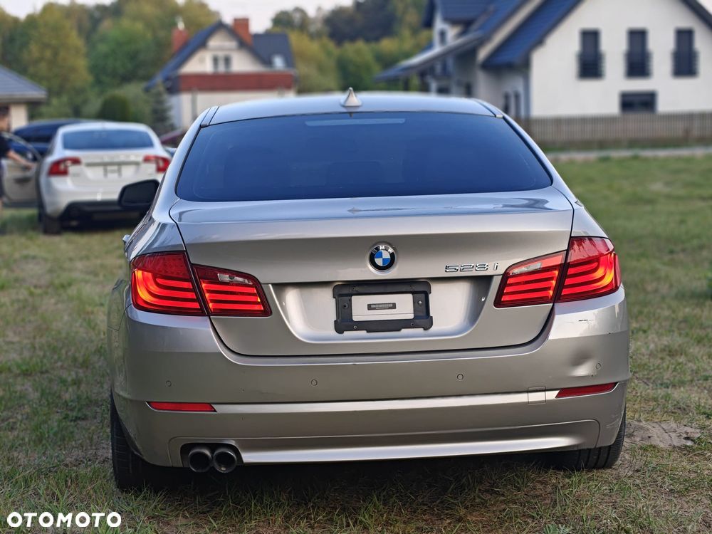 BMW Seria 5 528i Luxury Line - 8