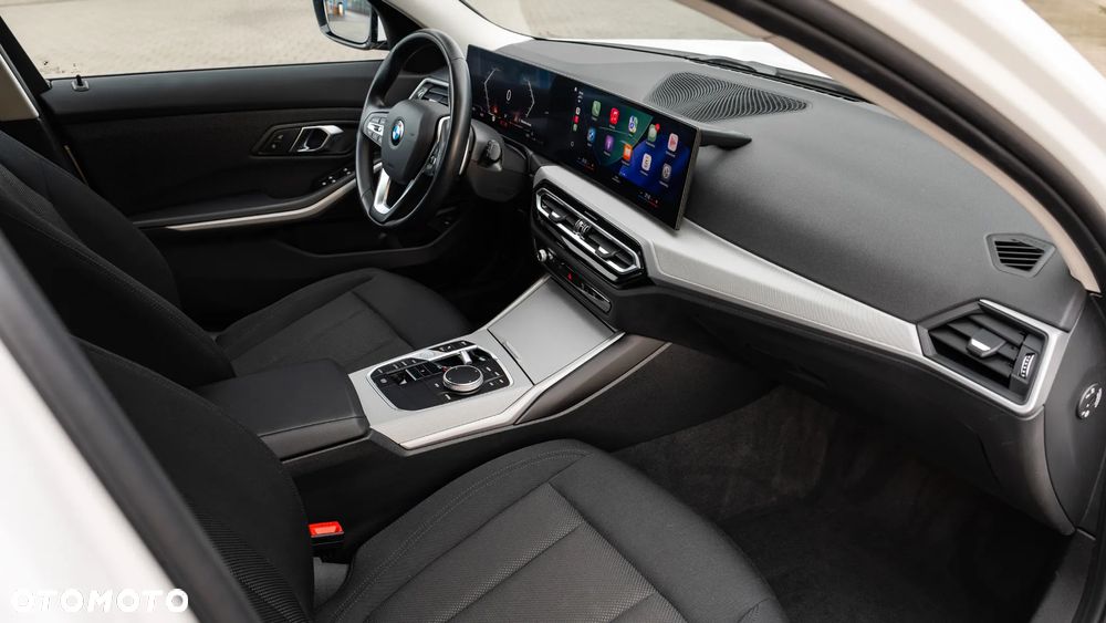 BMW Seria 3 318i - 25