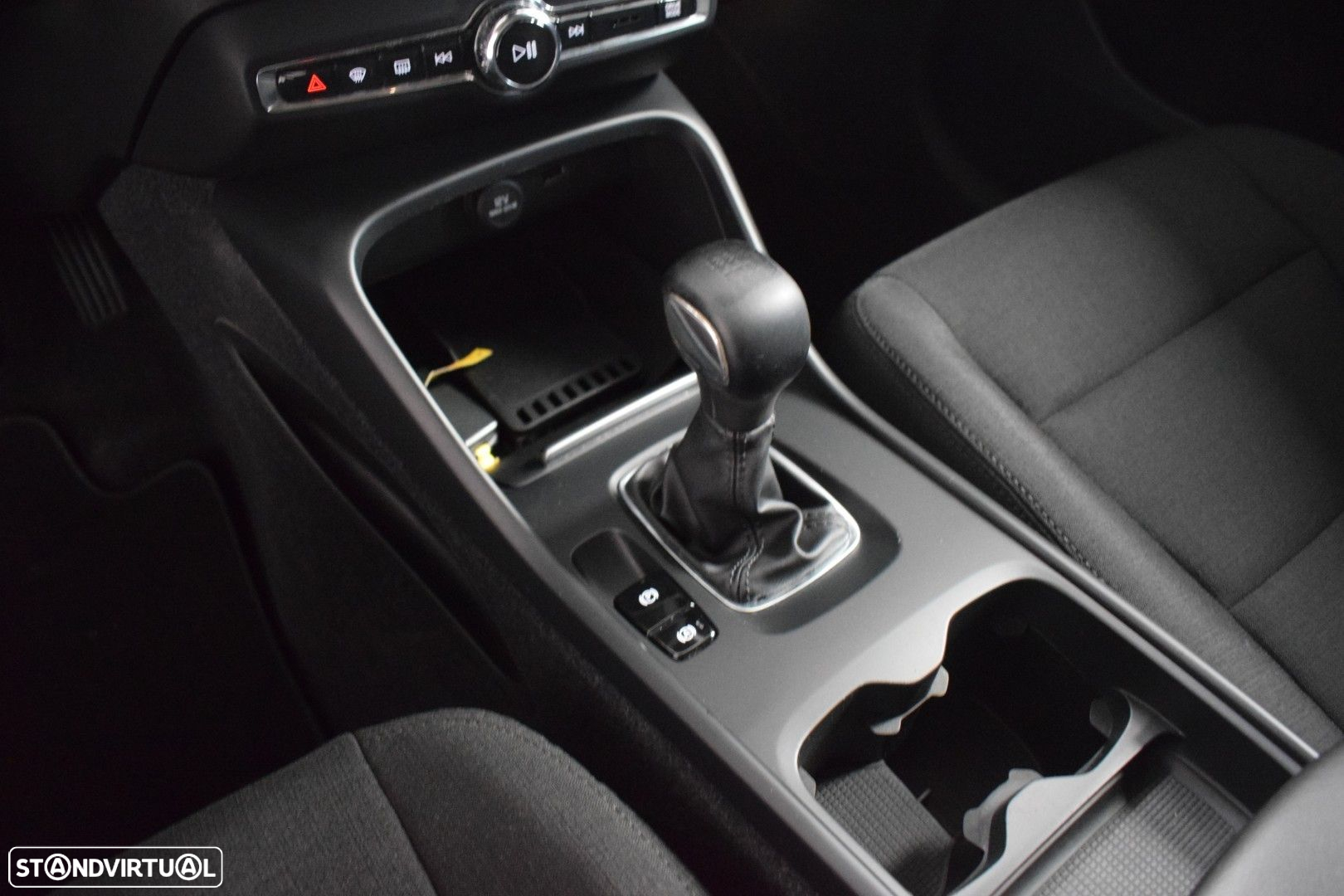 Volvo XC 40 2.0 D3 Momentum - 24